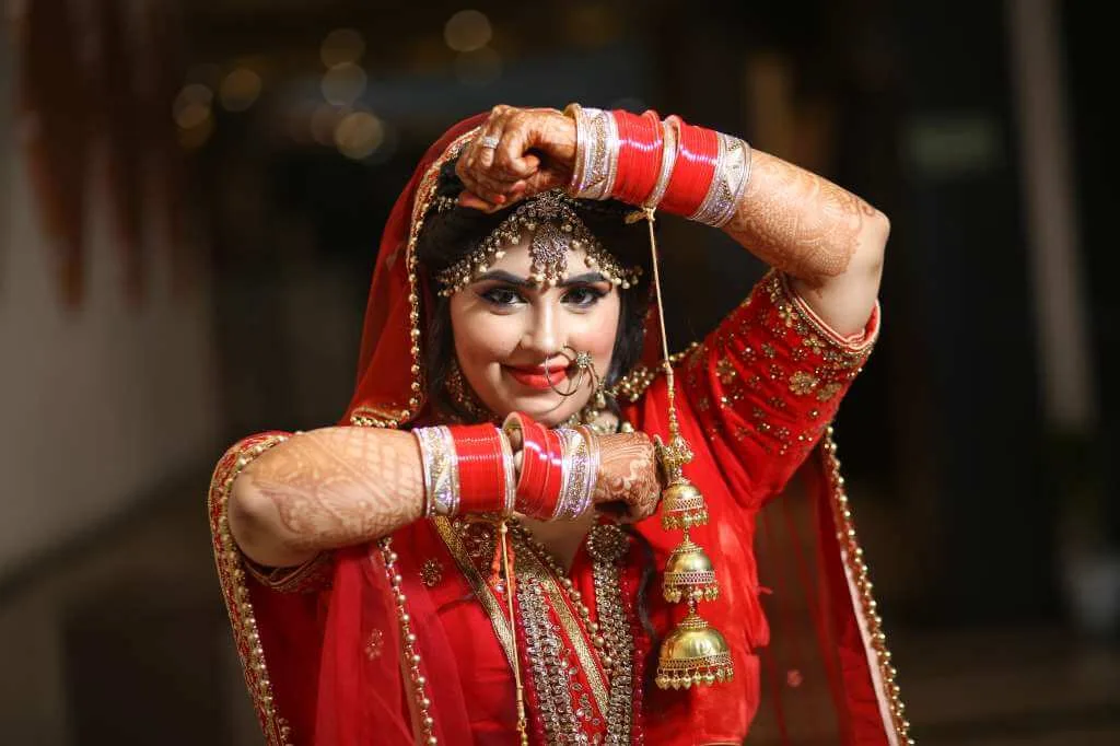 Candid Vs Traditional Photography